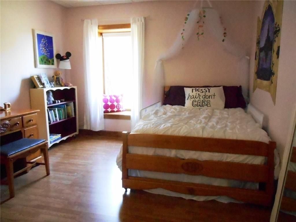 bedroom4